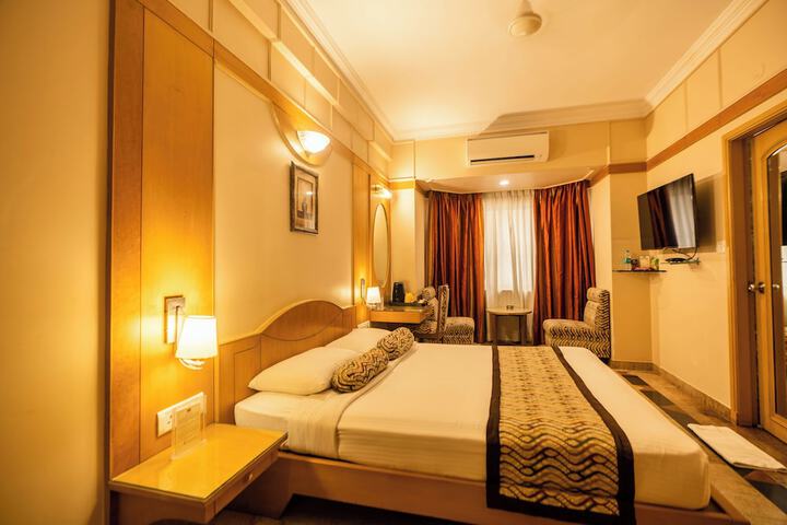 Room 8 of 27