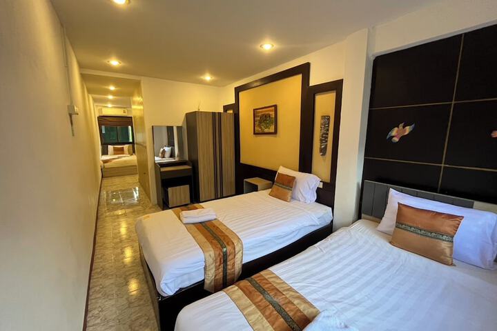 Room 35 of 68