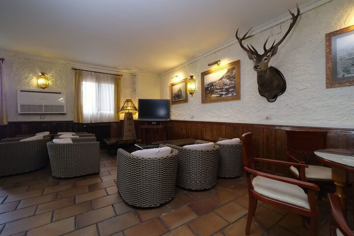 Lounge 58 of 65