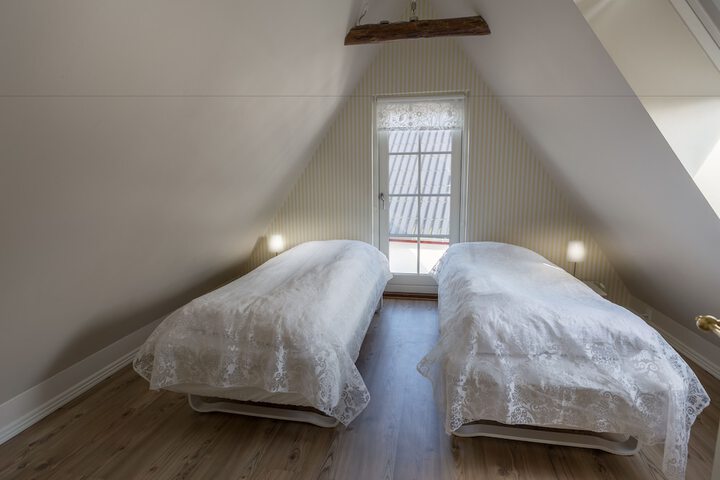 Room 9 of 60