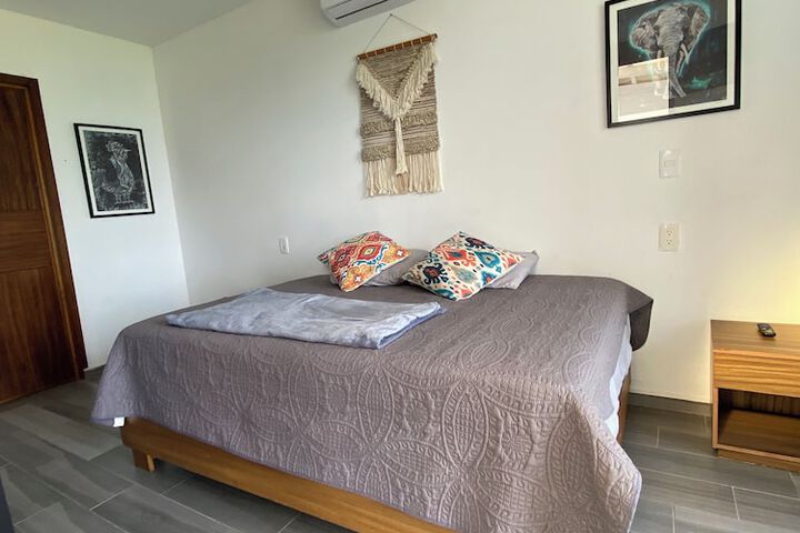 Room 8 of 48