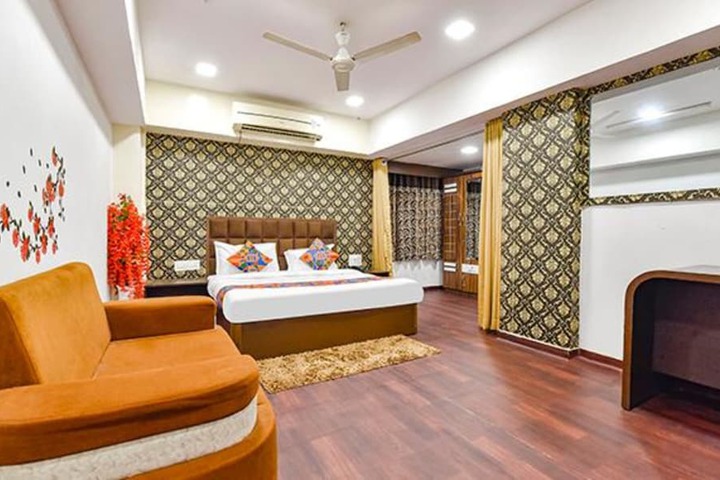 Fabhotel Blue Moon I