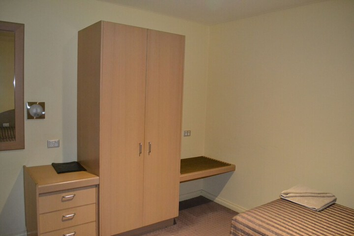 Room 9 of 122