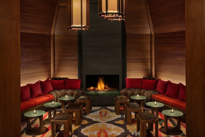 Lounge 70 of 84