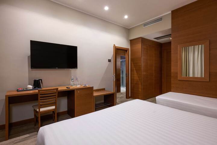 Room 28 of 74