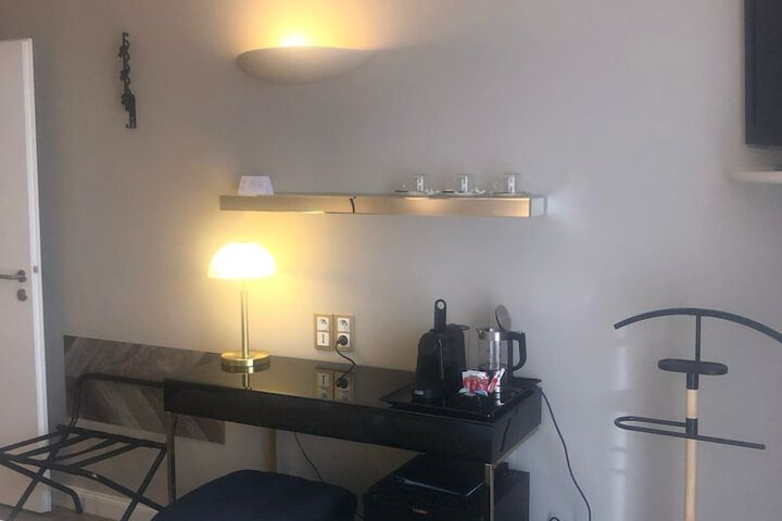 Room 53 of 106