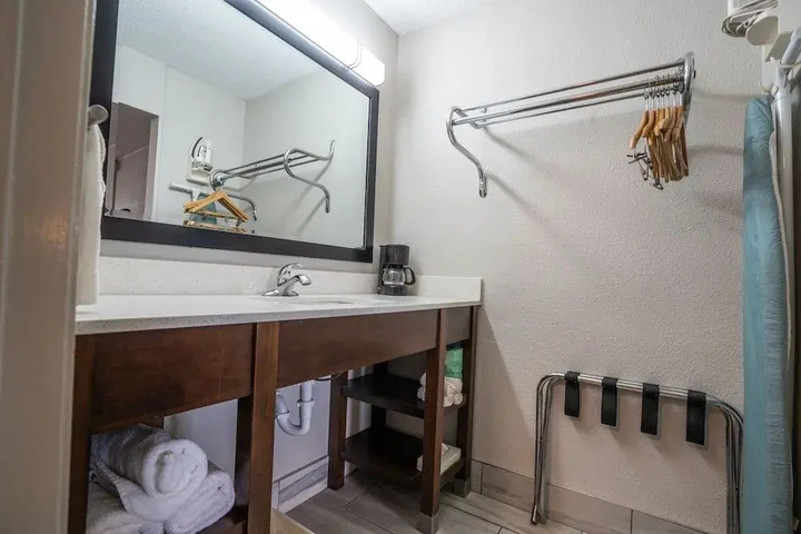 Room 5 of 12