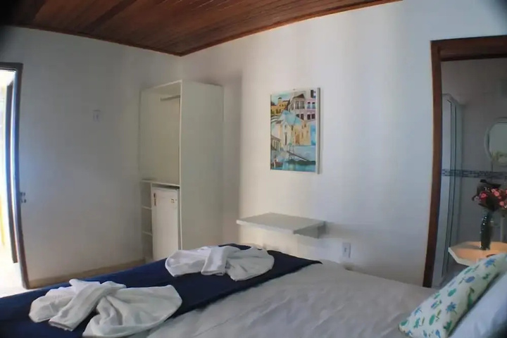 Room 4 of 25