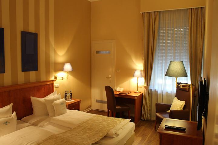 Room 14 of 87