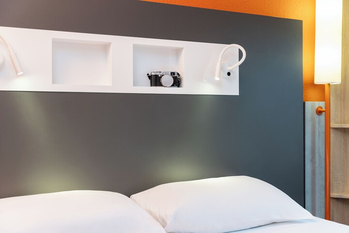 Room 9 of 62
