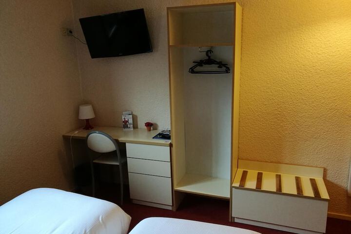 Room 12 of 51