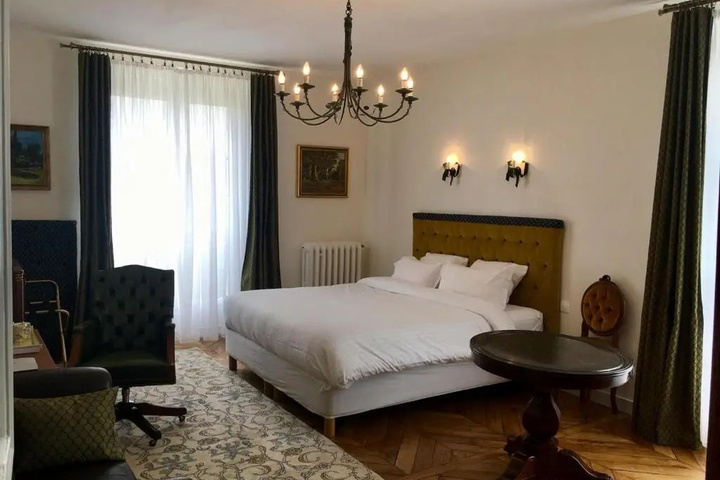 Room 2 of 13