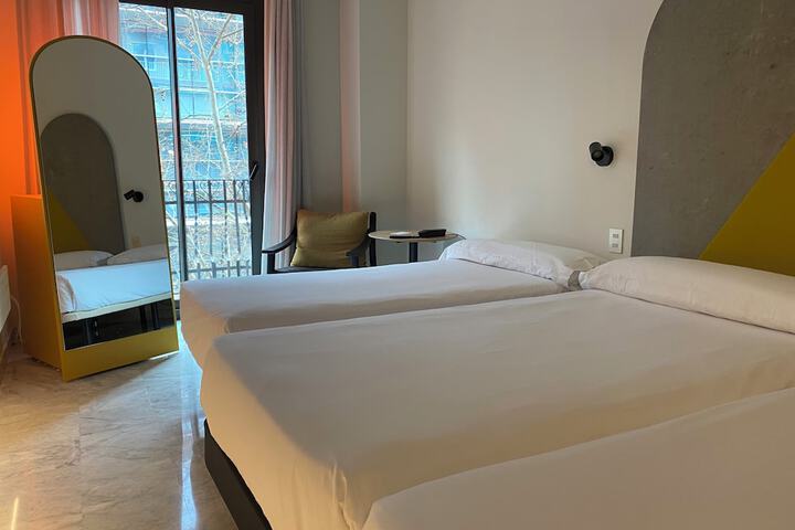 Room 35 of 265