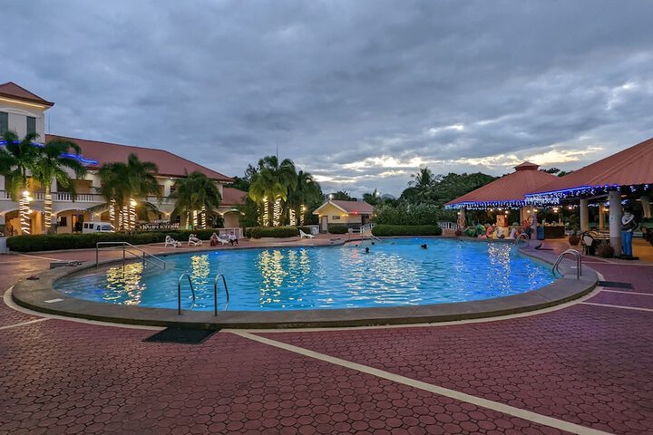 Pool 108 of 199