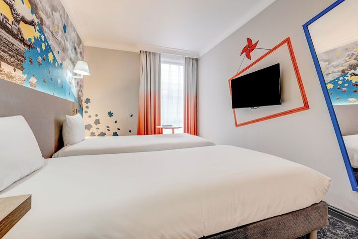 Room 34 of 101