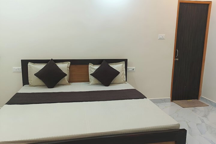 Room 8 of 19