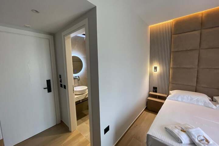 Room 40 of 72
