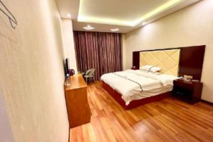 Room 11 of 12