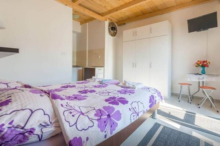 Room 2 of 46