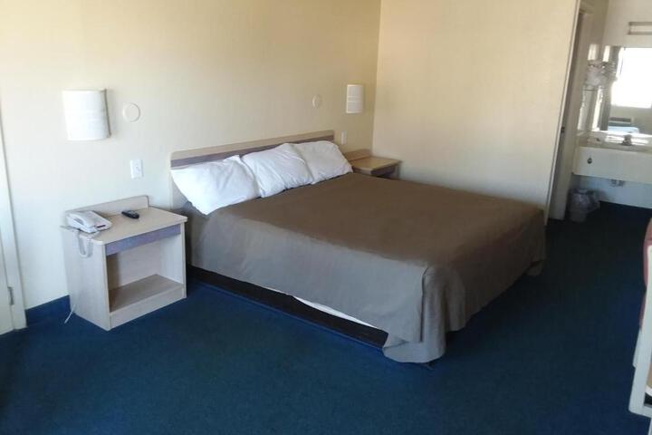 1 King Bed Pet Friendly (2 of 2)