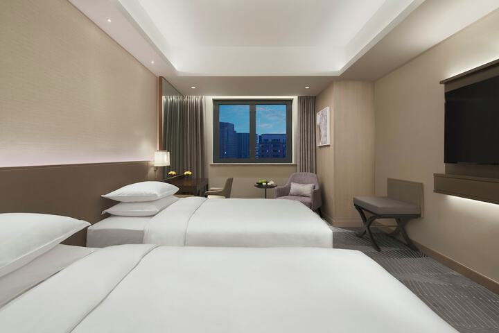 Room 12 of 66