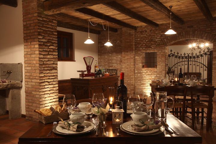 Dining 30 of 52