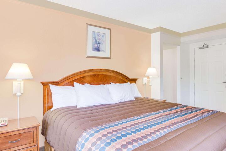 2 Double Beds Mobility Accessible (1 of 5)