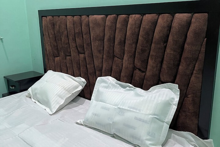 Room 2 of 6