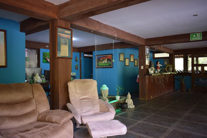 Entrance & Lobby