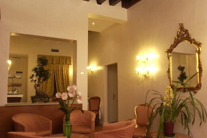 Entrance & Lobby