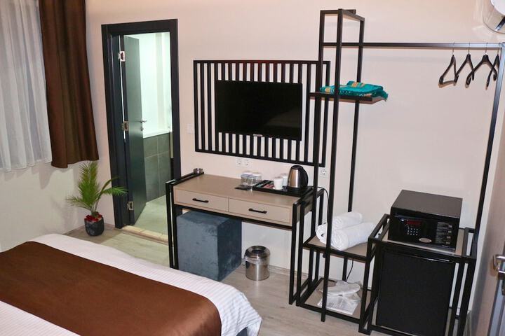 Room 10 of 38