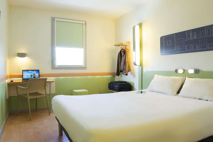 Room 8 of 39