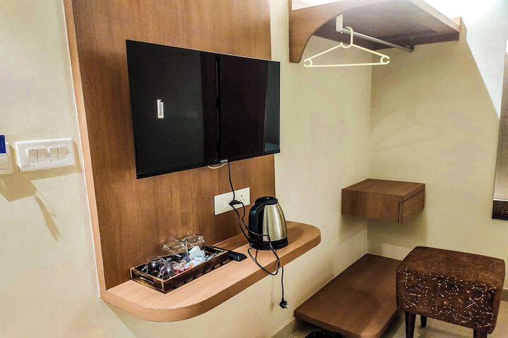 Room 15 of 32