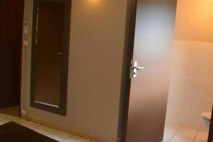 Room 5 of 20