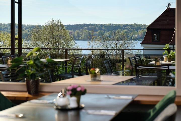 Sundeck 49 of 57