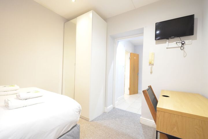 Room 114 of 371