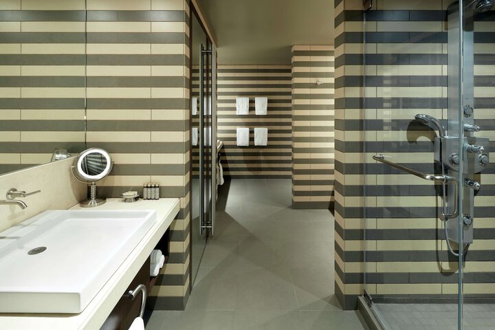 1 King Bed Suite (9 of 17)