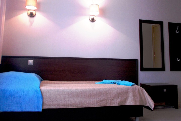 Room 10 of 28