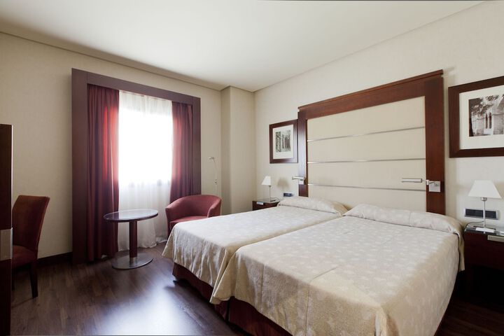 Room 7 of 83
