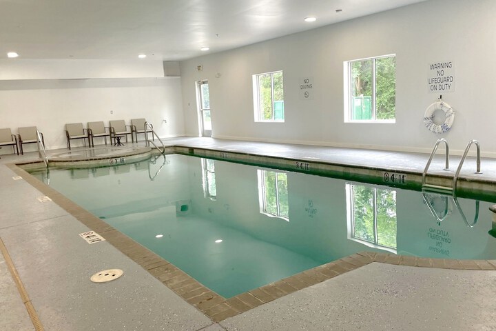 Pool 11 of 32