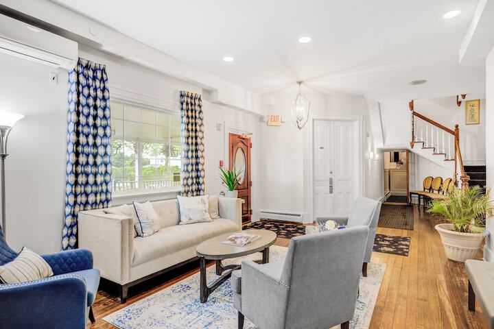 Hotel Interior 7 of 282