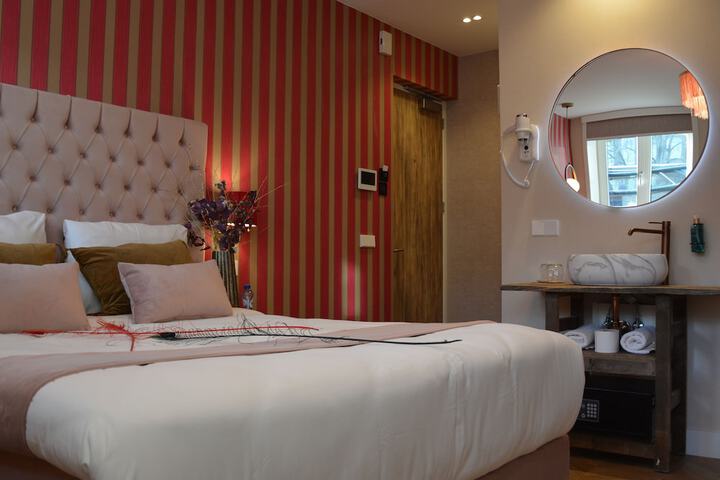 Room 48 of 83