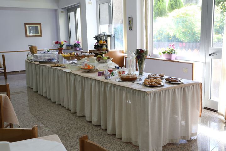 Breakfast/Coffee Service 18 of 30