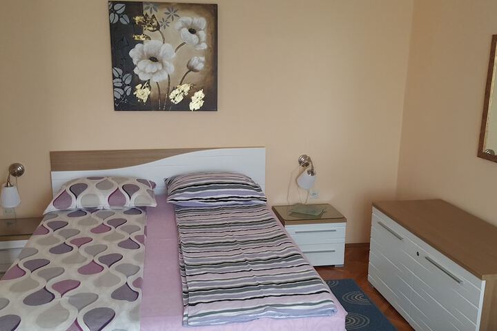 Room 9 of 34
