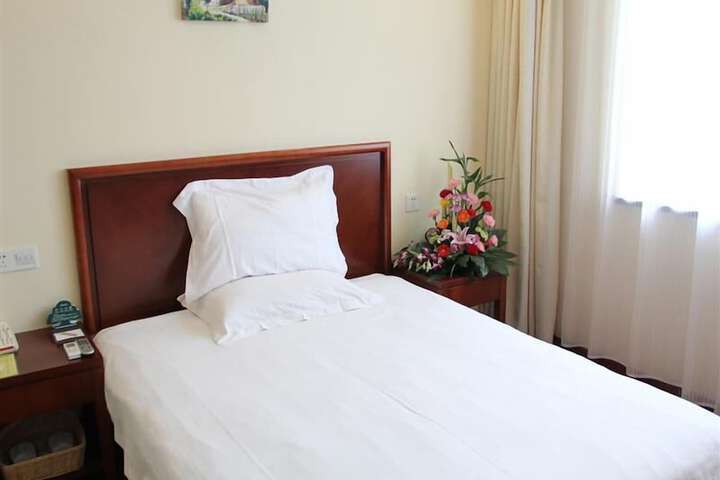 Room 15 of 22