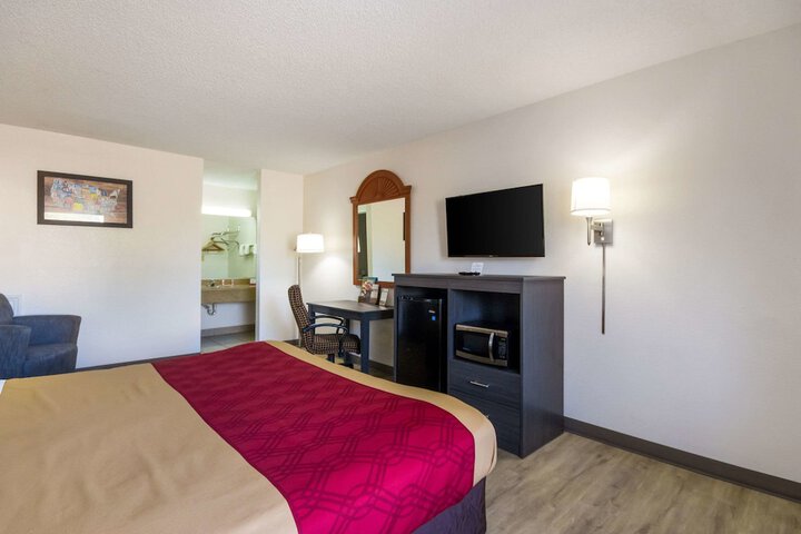 Standard | King Bed (11 of 15)