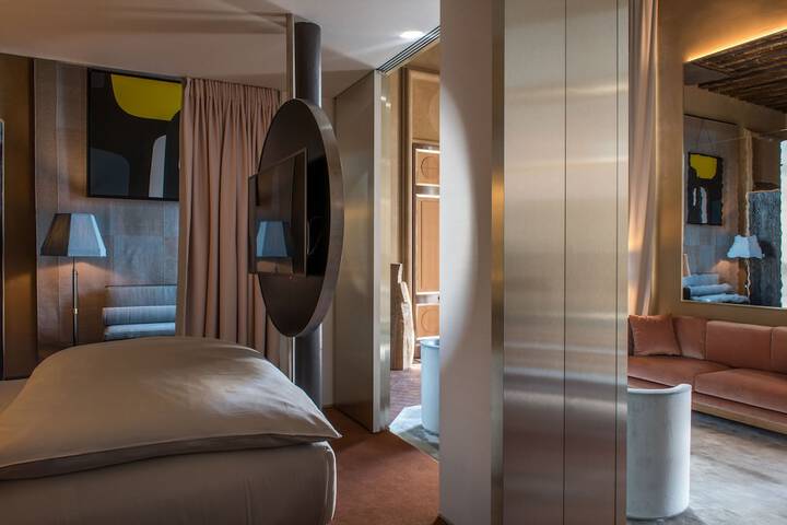Room 10 of 48