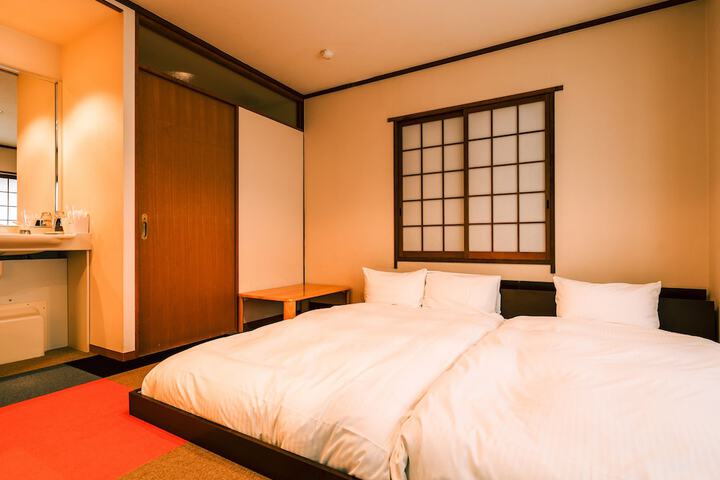 Room 21 of 97