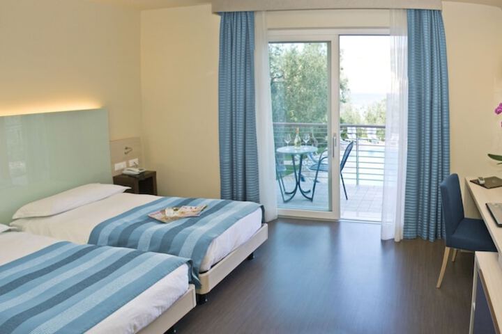 Room 3 of 20