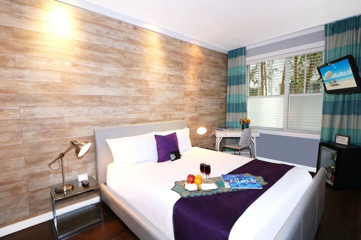 Double Accessible Queen Size Bed (4 of 16)